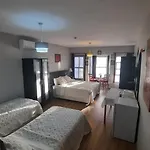 בית הארחה Galata Life 4*